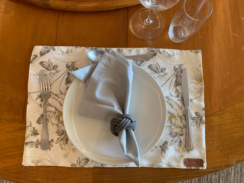 KIT PROMOCIONAL - 8 LUGARES dupla face - Tecido impermeável - CINZA FLORAL