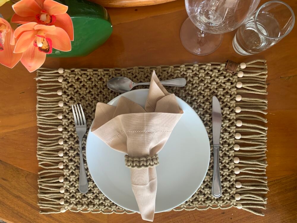 CONJUNTO COM 6 Lugares de mesa MACRAME - RETÂNGULAR - cor mel