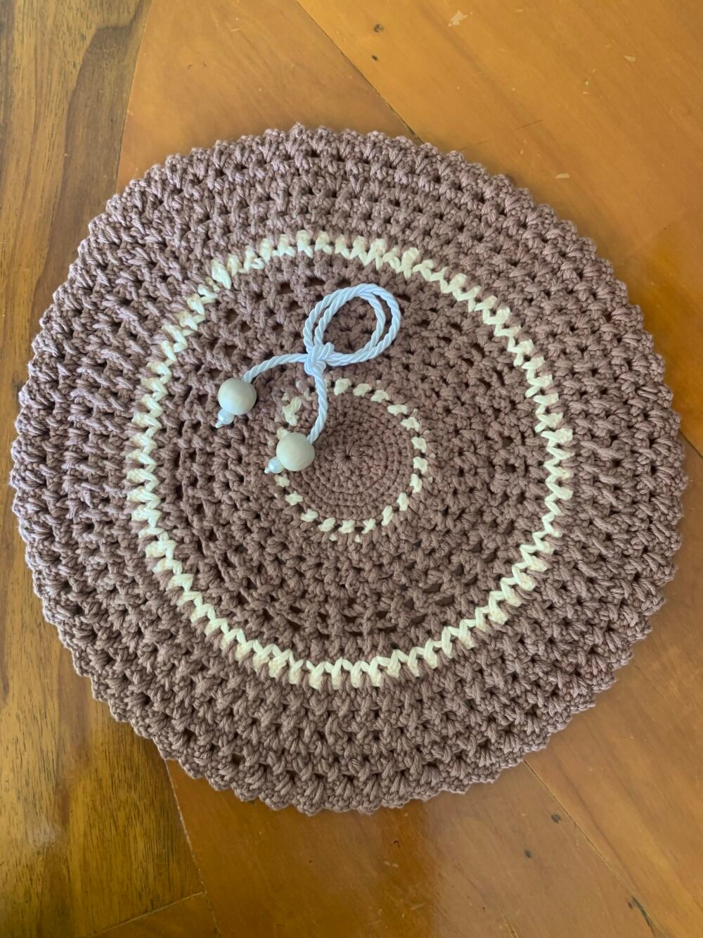 KIT PROMOCIONAL - 6 LUGARES DE MESA DE CROCHÊ- CAPUCCINO COM BEGE